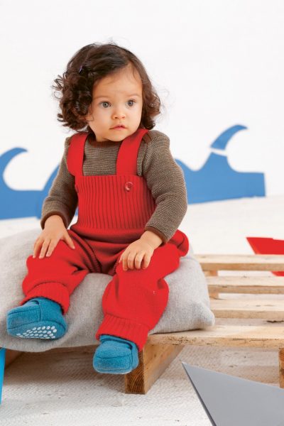 Babykläder filtad ull hängselbyxor tröja tossor modell Disana
