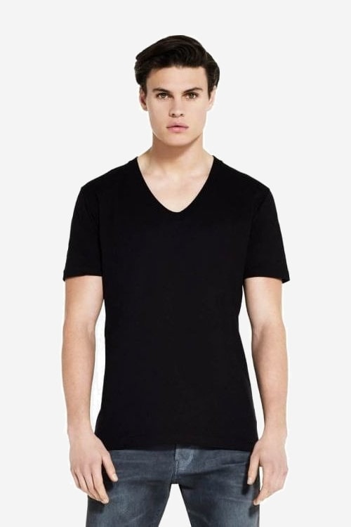 t-shirt v-ringad herr modell svart