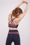 bh sport yoga korsad rygg abstrakt lila modell bakifrån