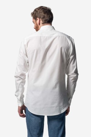 ekologisk skjorta slimfit vit modell bakifrån