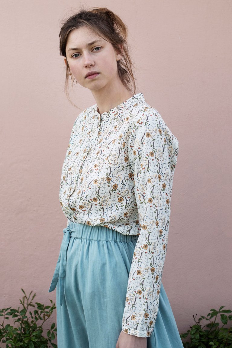 skjorta-monster-sommarang-modell-sidan