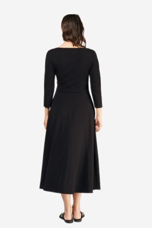 klänning midi valencia svart modell bakifrån
