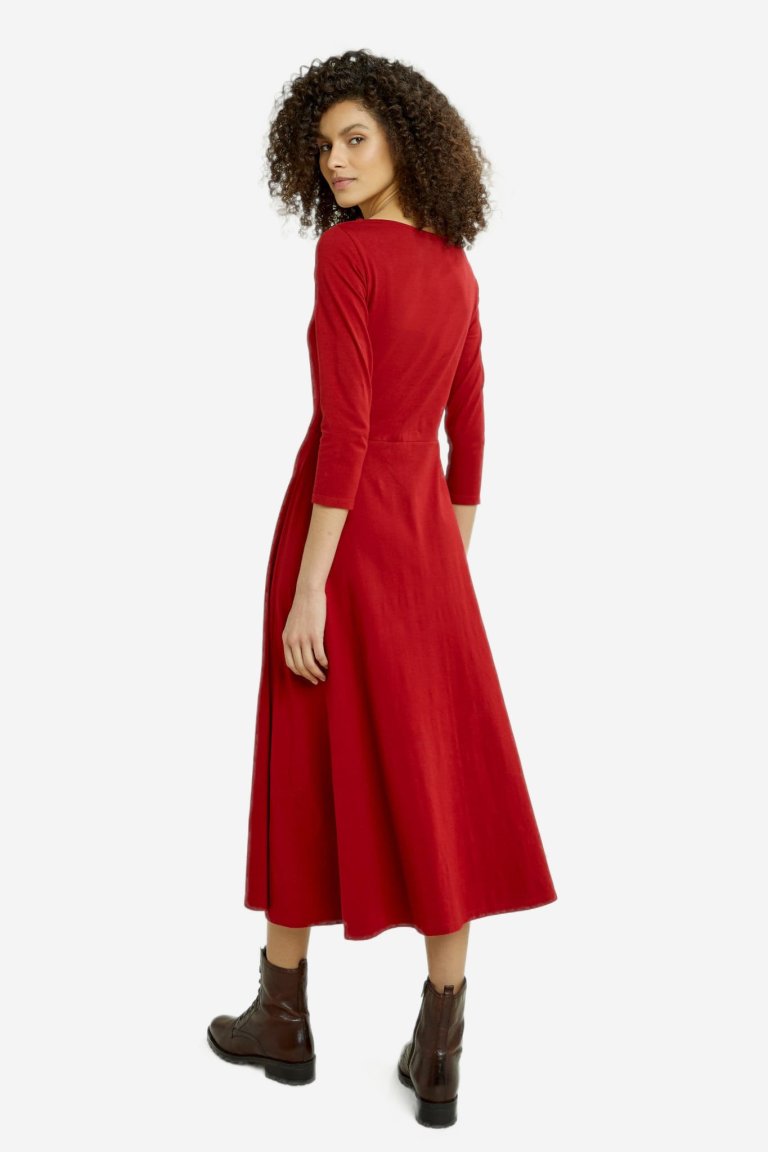 klänning midi valencia röd modell bakifrån