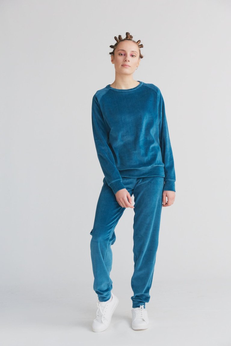 hoodie velour dam blå modell helbild