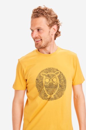 t-shirt wave owl alder gul modell närbild