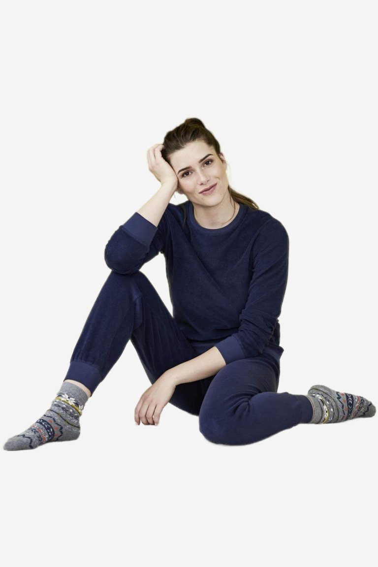 pyjamas dam bonnie frotté marinblå modell sittande