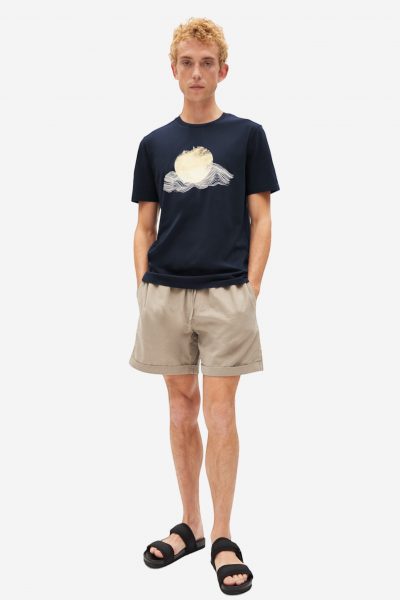 t-shirt sundown jaames marinblå modell helbild