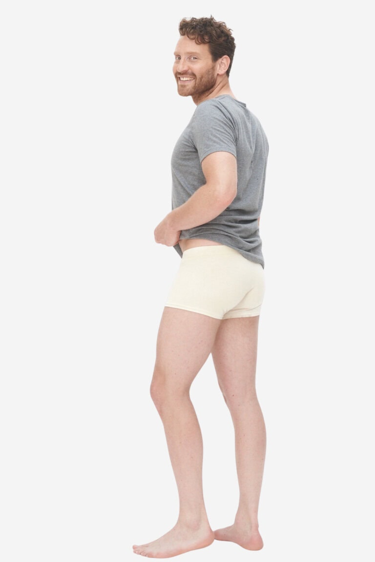 ekologiska kalsonger boxer magnus naturvit modell bakifrån