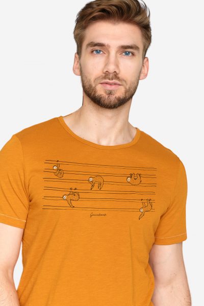 ekologisk t-shirt sengångare spice gul modell närbild