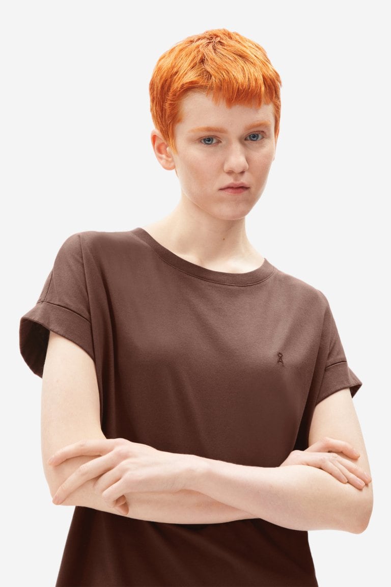 ekologisk topp idaara brun modell närbild