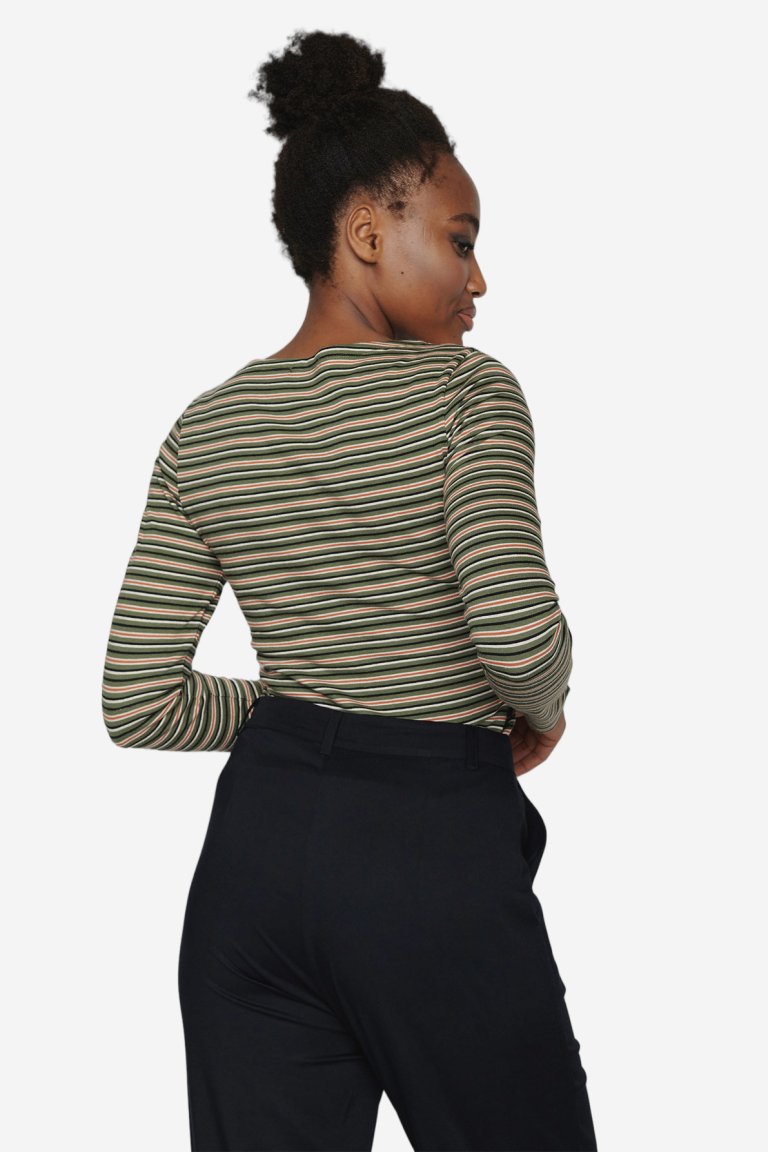 ekologisk-topp-langarm-yummy-orange-oliv-rander-modell-bakifran