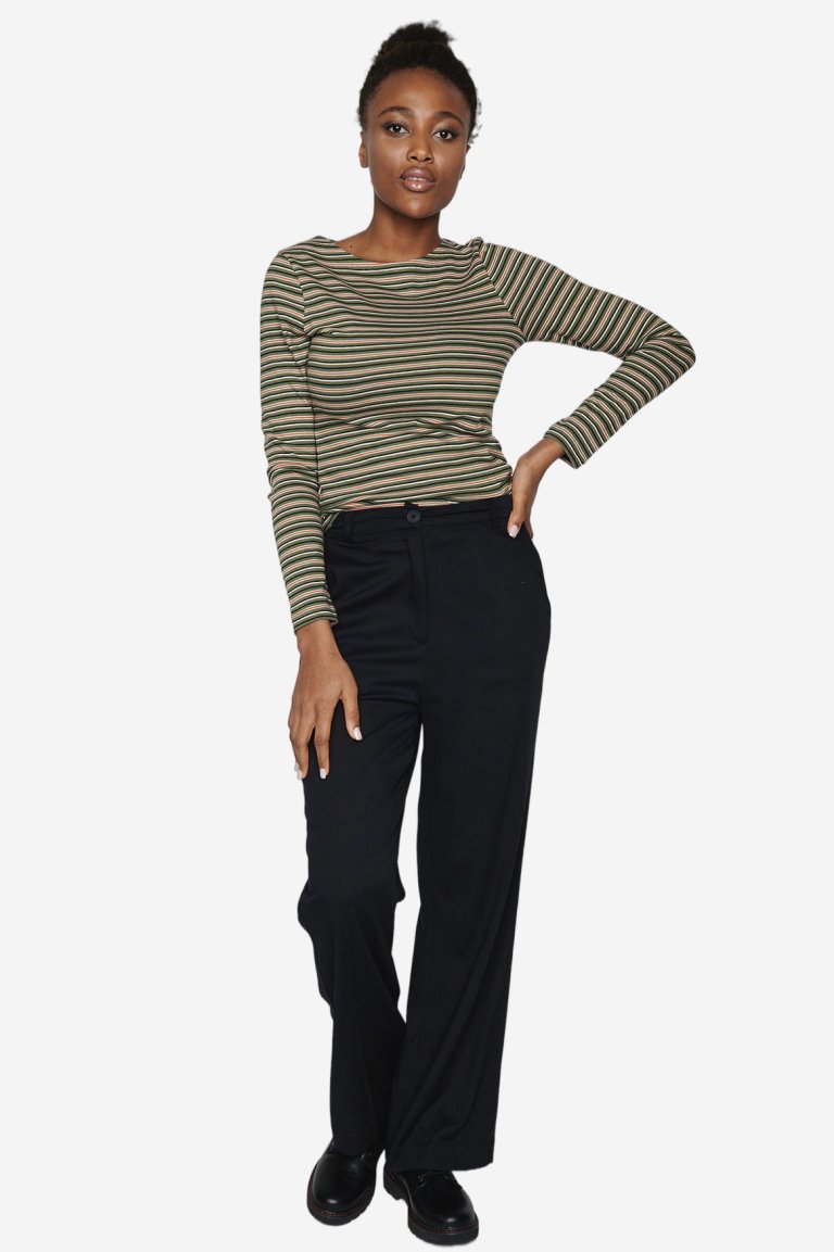 ekologisk-topp-langarm-yummy-orange-oliv-rander-modell-helbild