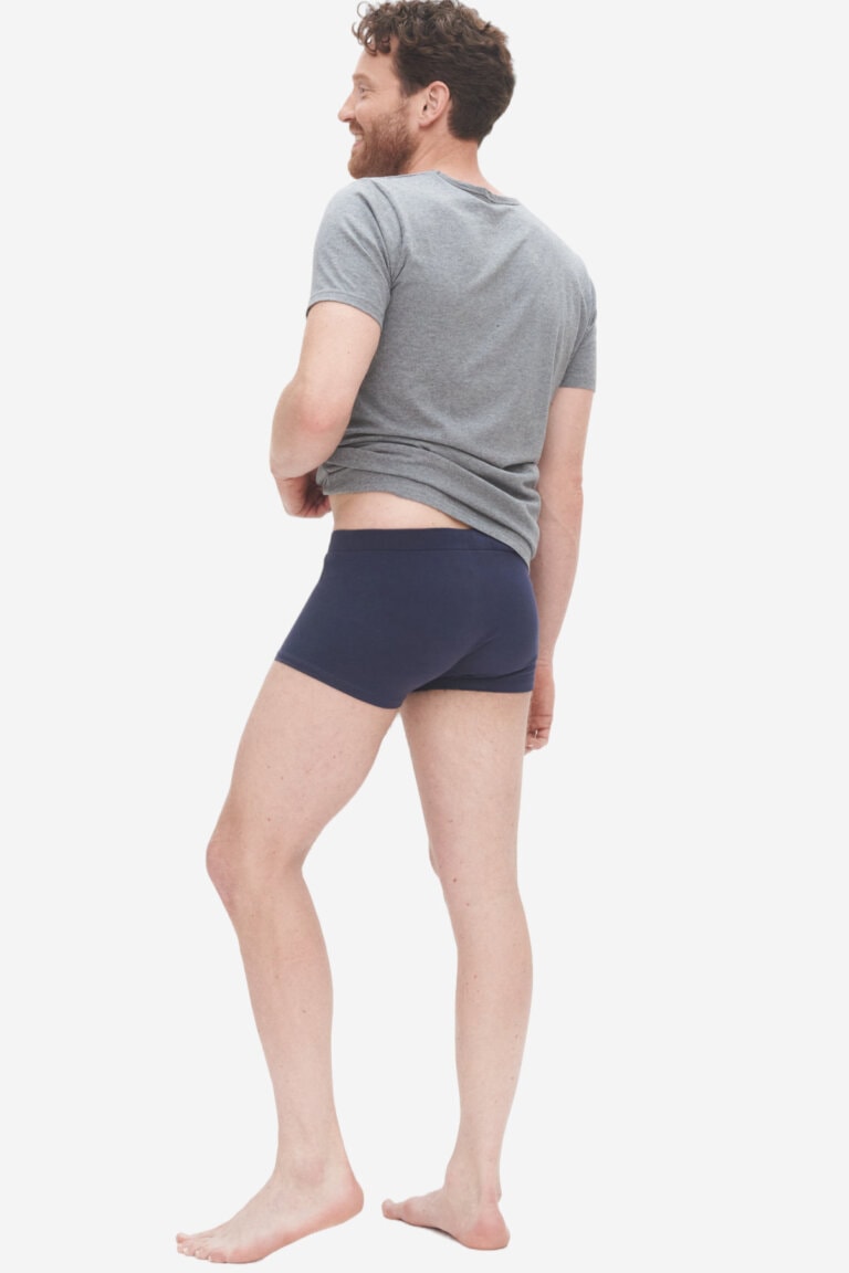 ekologiska kalsonger boxer farell 2-pack marinblå modell helbild bakifrån