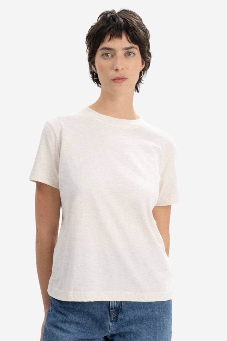 ekologisk-t-shirt-dam-khira-cremevit-modell