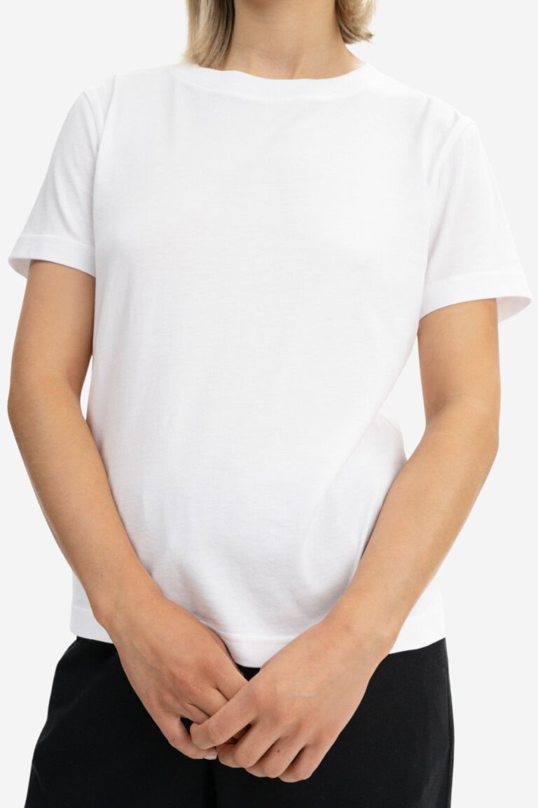 ekologisk-t-shirt-dam-khira-vit-modell-narbild