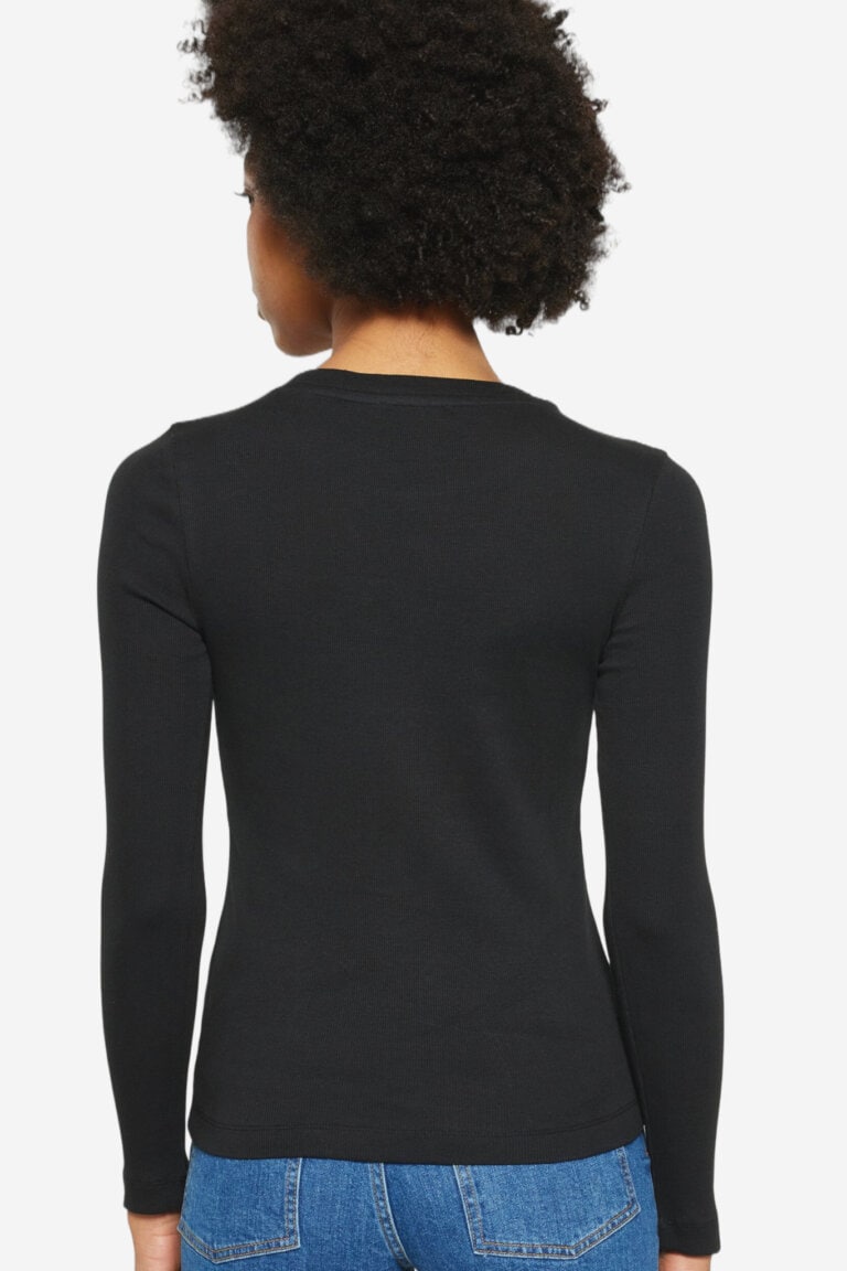 ekologisk topp ribbad långarm svart modell bakifrån
