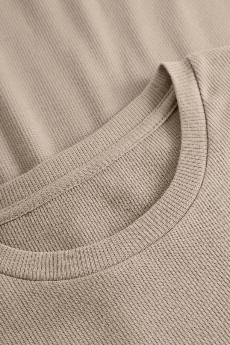 ekologisk topp ribbad kortärm beige rundhals