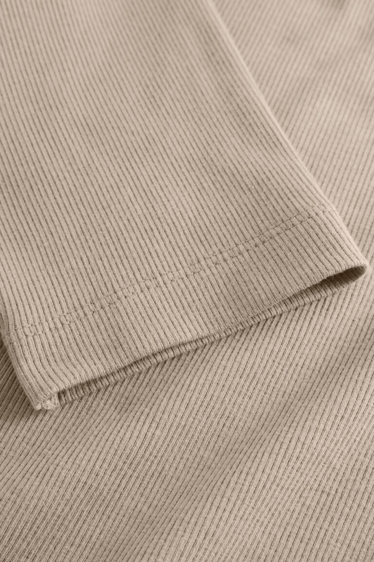 ekologisk topp ribbad kortärm beige ärm