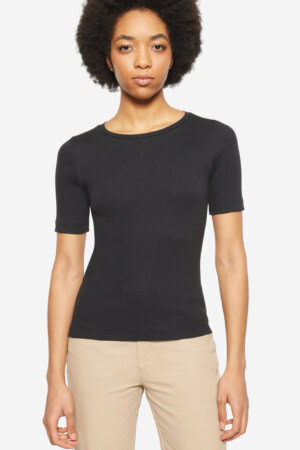 ekologisk topp ribbad kortärm svart modell