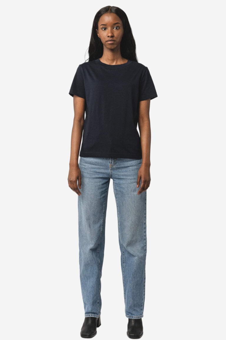 ekologisk t-shirt dam khira marinblå modell helbild