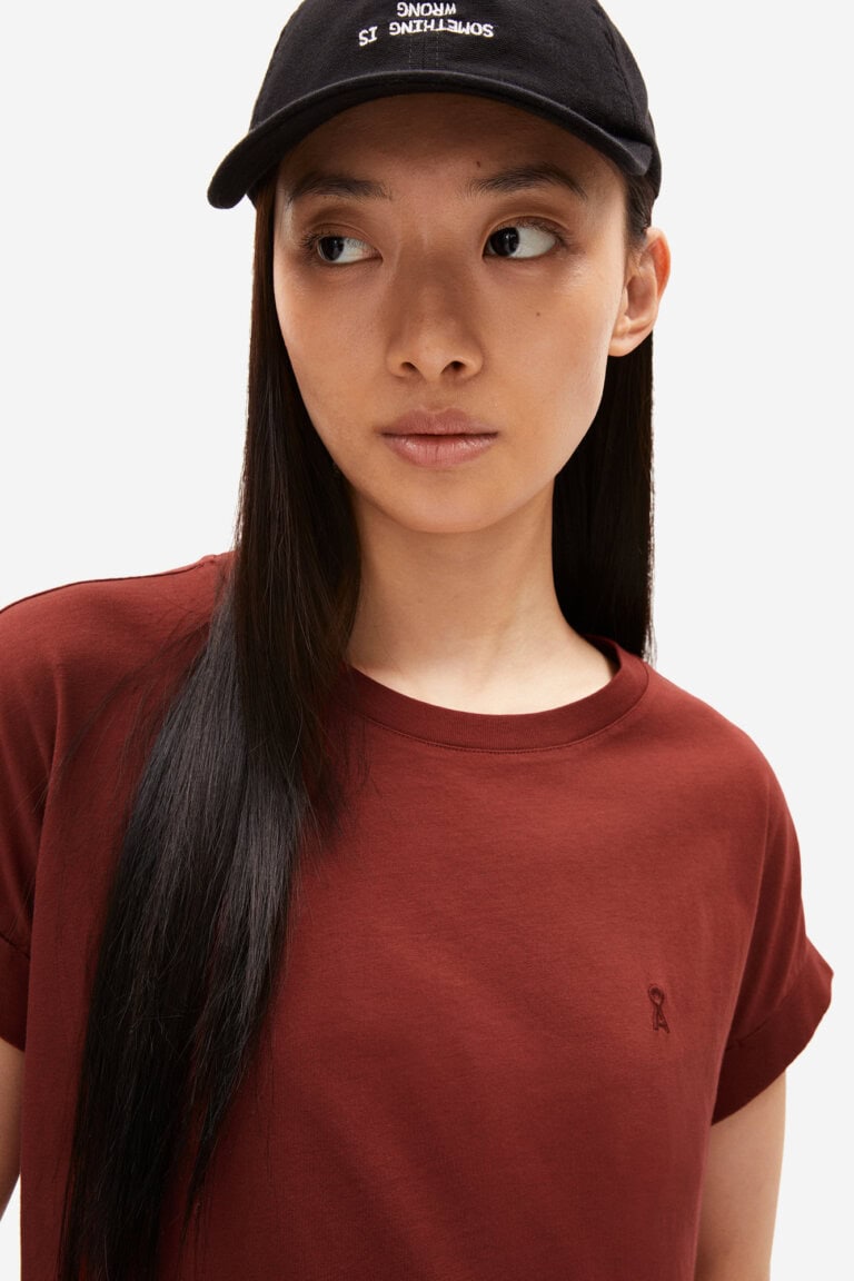 ekologisk topp idaara vinröd modell närbild