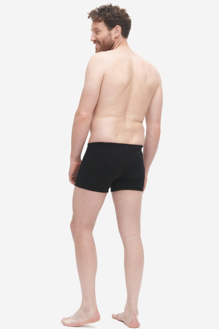 ekologiska kalsonger boxer magnus svart modell bakifrån