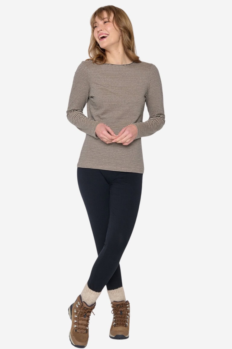 ekologisk topp långärm slimfit yummy brun randig modell helbild