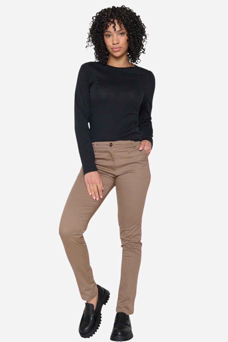 ekologisk topp långärm slimfit yummy svart modell helbild