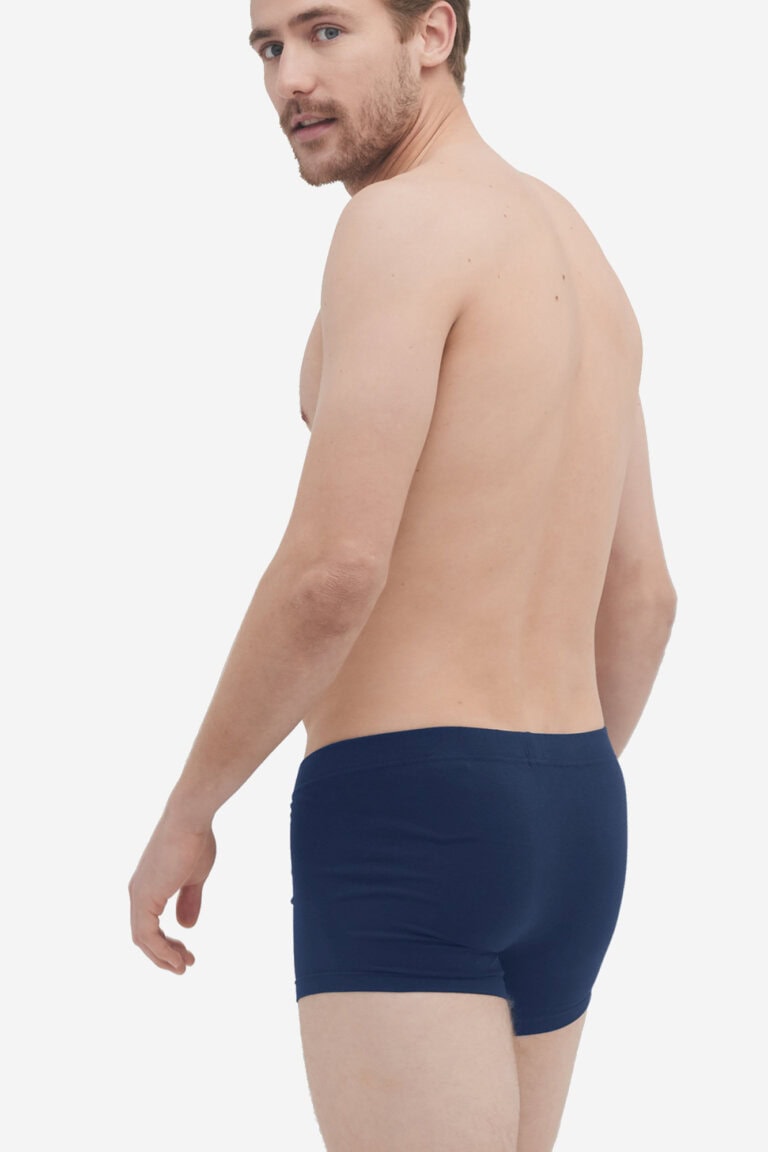 ekologiska kalsonger boxer hogan 2-pack rutiga/marinblå modell bakifrån