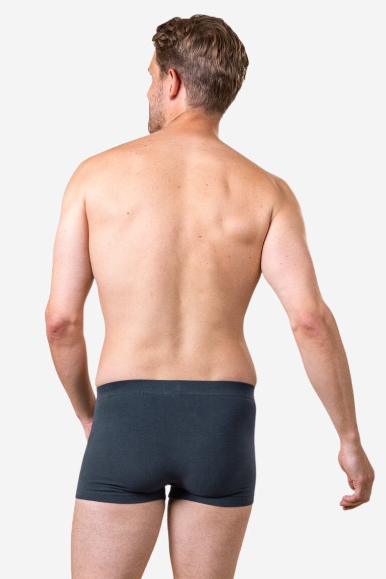 ekologiska kalsonger boxer sagon marinblå modell bakifrån
