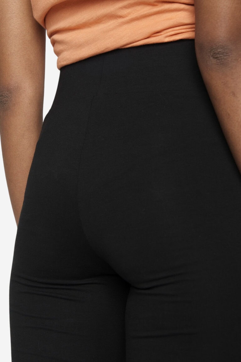 ekologiska cykelbyxor dam svart modell bakifrån ekologiska cykelbyxor dam svart modell bakifrån