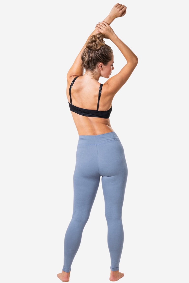 ekologiska leggings lisa blå modell bakifrån