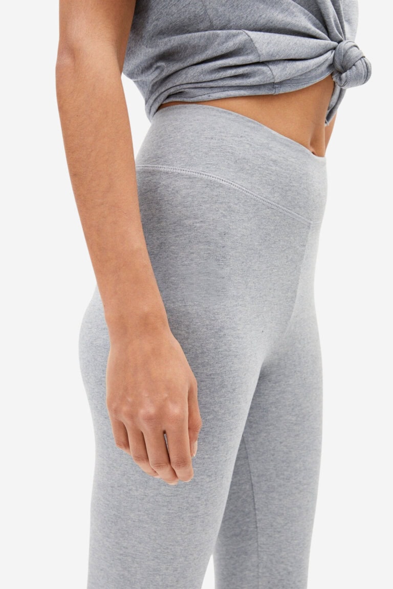 ekologiska leggings faribaa gråmelerad modell närbild