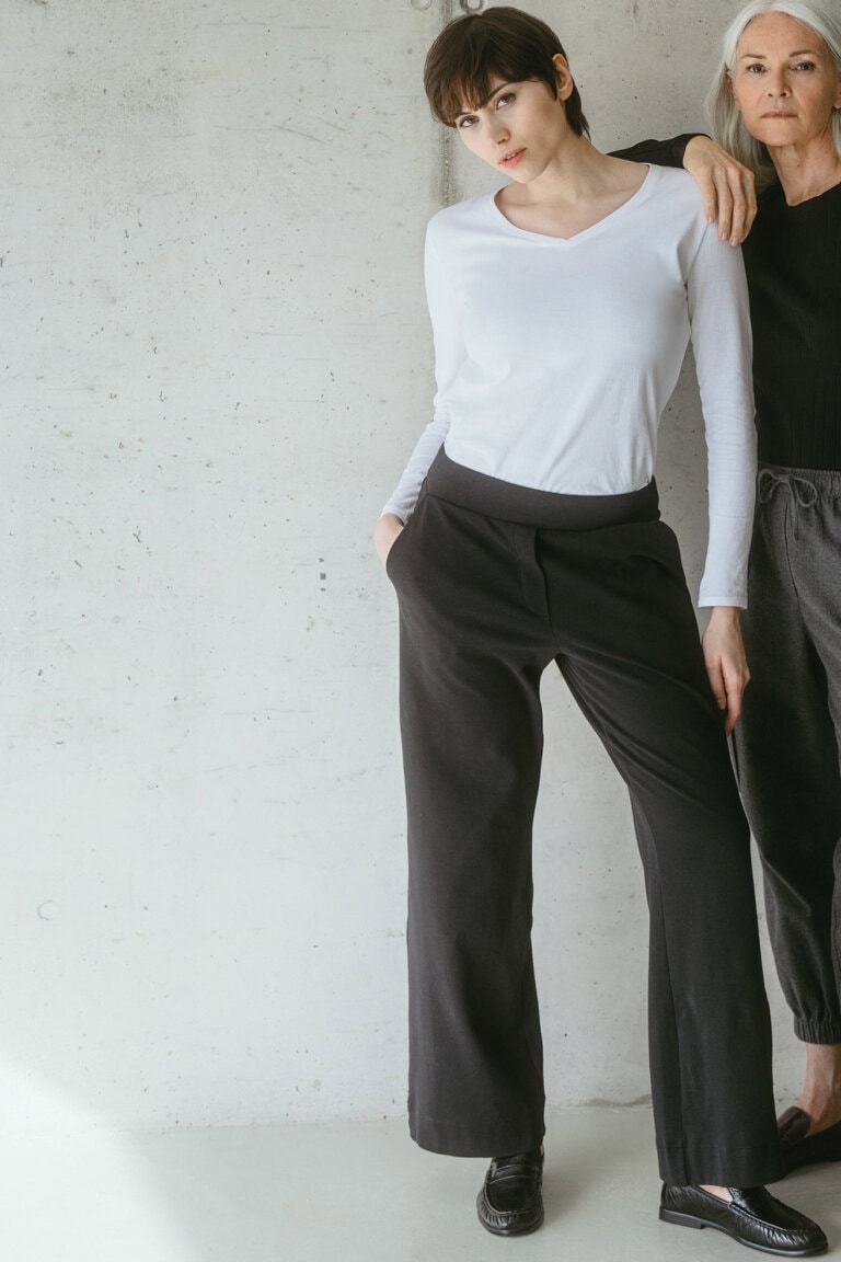 ekologiska byxor trikå dam tamina svart modell lifestyle stående