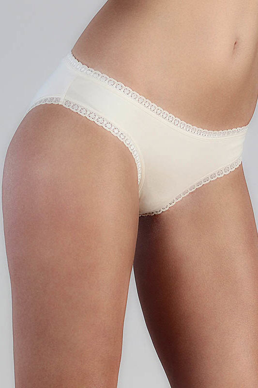 ekologiska-trosor-lag-midja-spets-naturvit-modell ekologiska-trosor-lag-midja-spets-naturvit-modell