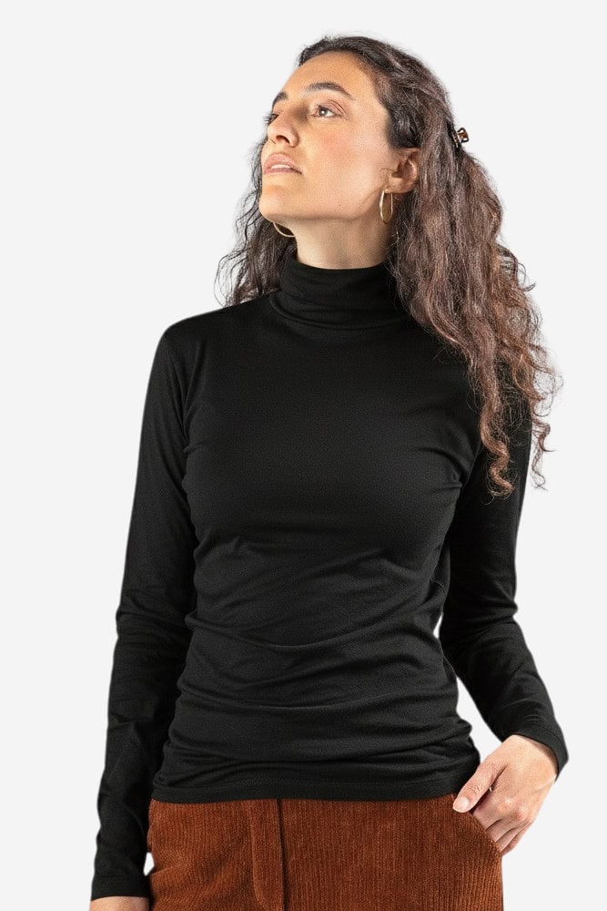 ekologisk-troja-polo-nia-svart-modell