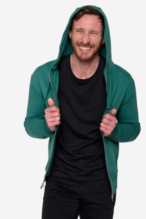 ekologisk-hoodie-dragkedja-herr-revel-gron-modell-oppen