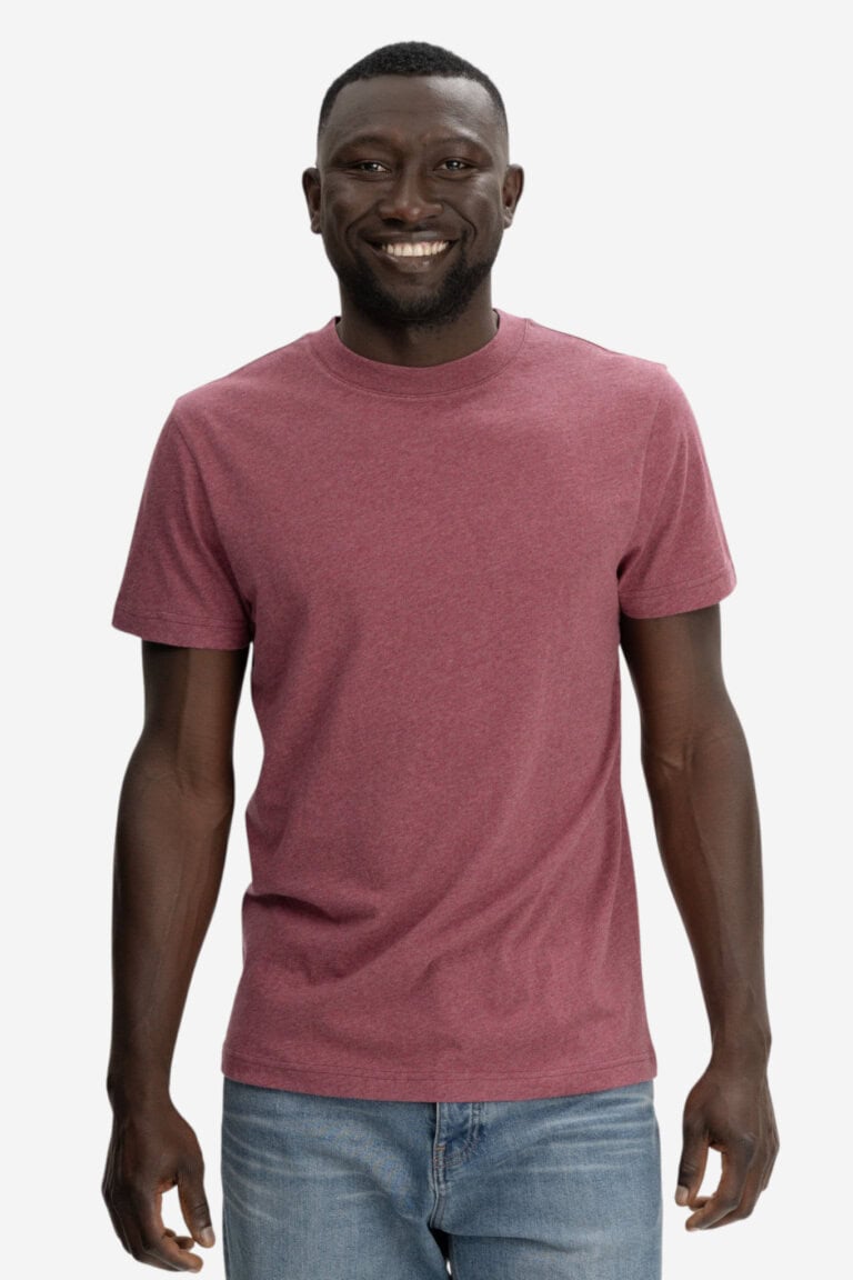 ekologisk-t-shirt-herr-avan-hallonrod-melerad-modell