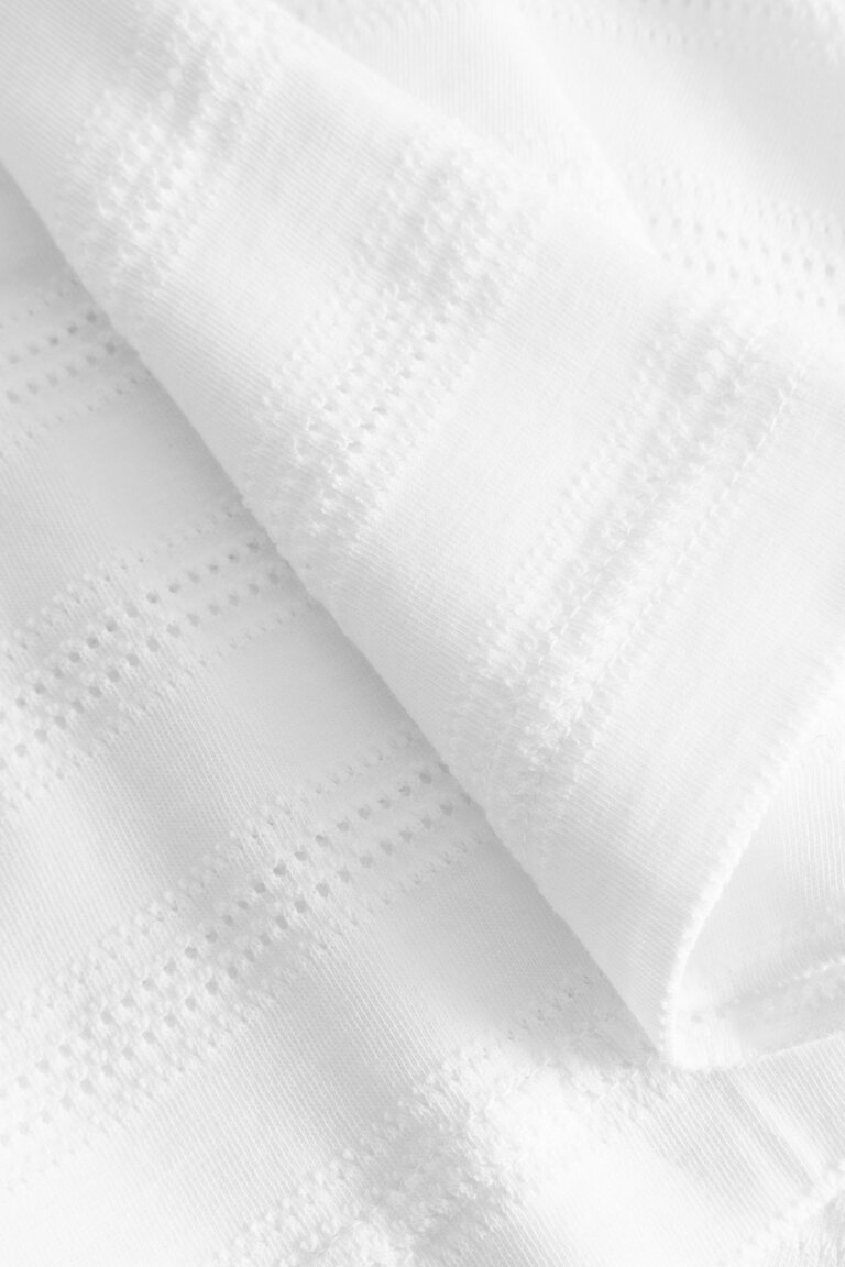 ekologisk-t-shirt-lace-vadstena-vit-detalj-fall