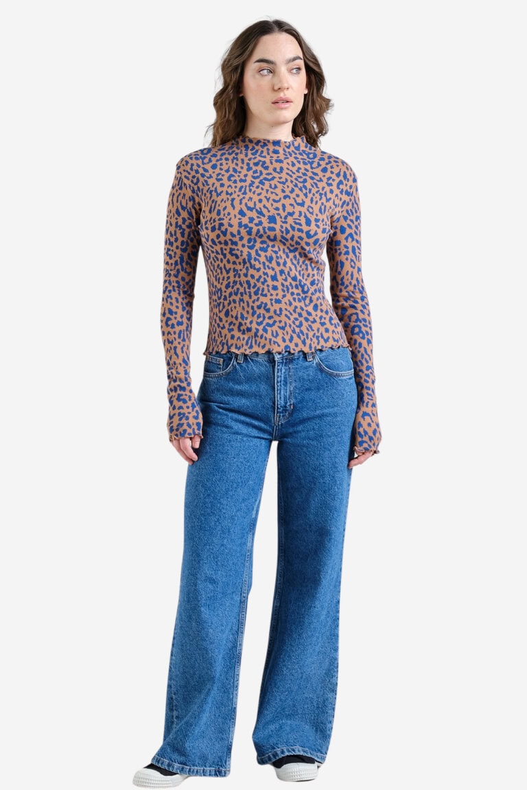 ekologisk topp ribbad ryd leopard modell helbild