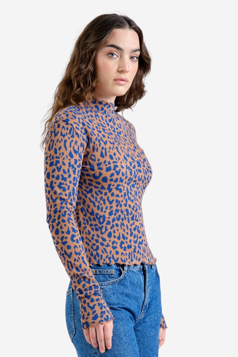ekologisk topp ribbad ryd leopard modell sidan
