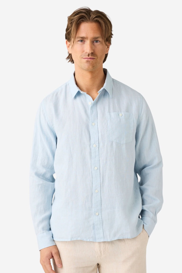 ekologisk-linneskjorta-herr-ljusbla-modell