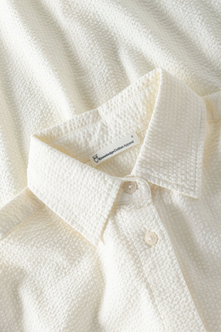 ekologisk-skjorta-dam-kortarm-graddvit-narbild