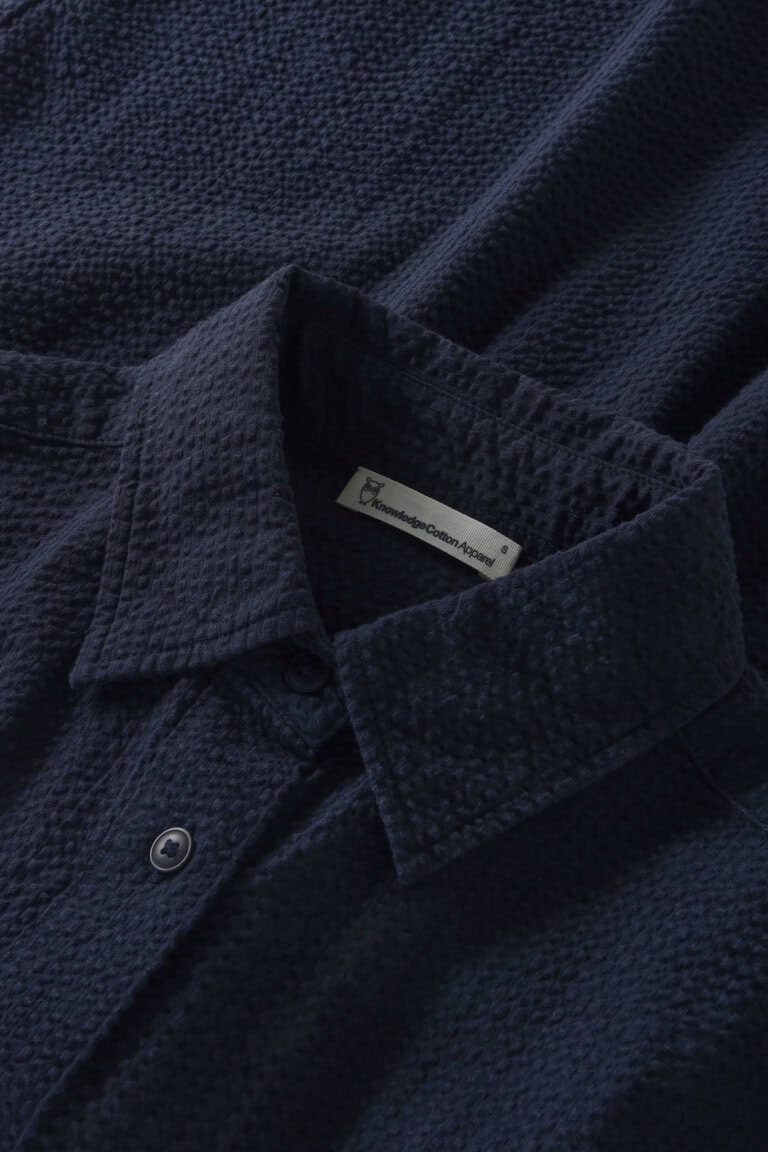 ekologisk-skjorta-dam-kortarm-marinbla-narbild