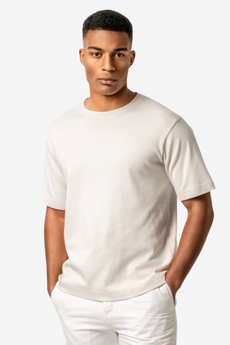 ekologisk-t-shirt-heavy-aiden-cremevit-modell