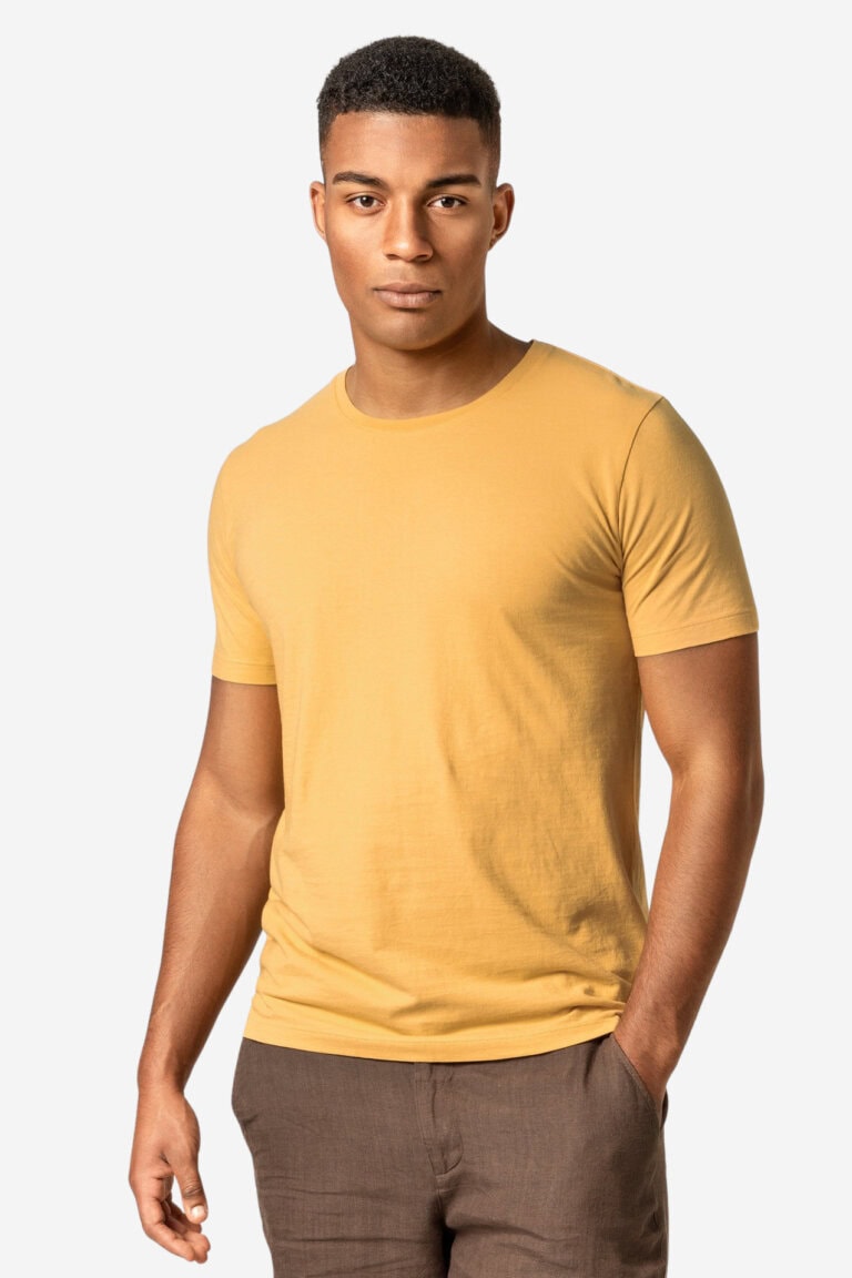 ekologisk-t-shirt-therrel-gul-modell