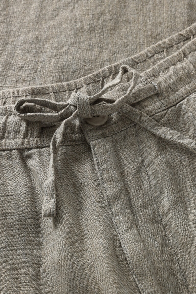 ekologiska-linnebyxor-herr-lediga-grabeige-narbild