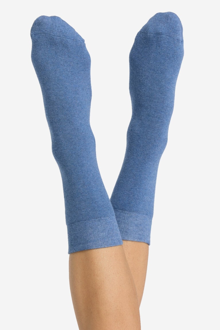 ekologiska-strumpor-frotte-unisex-bla-modell-korsade-ben