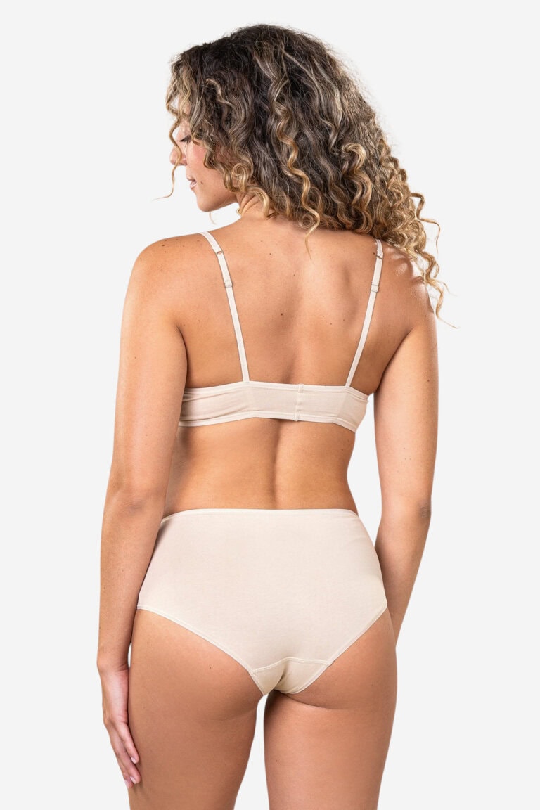 ekologisk-mjuk-bh-bygellos-tamilla-2-pack-beige-modell-bakifran
