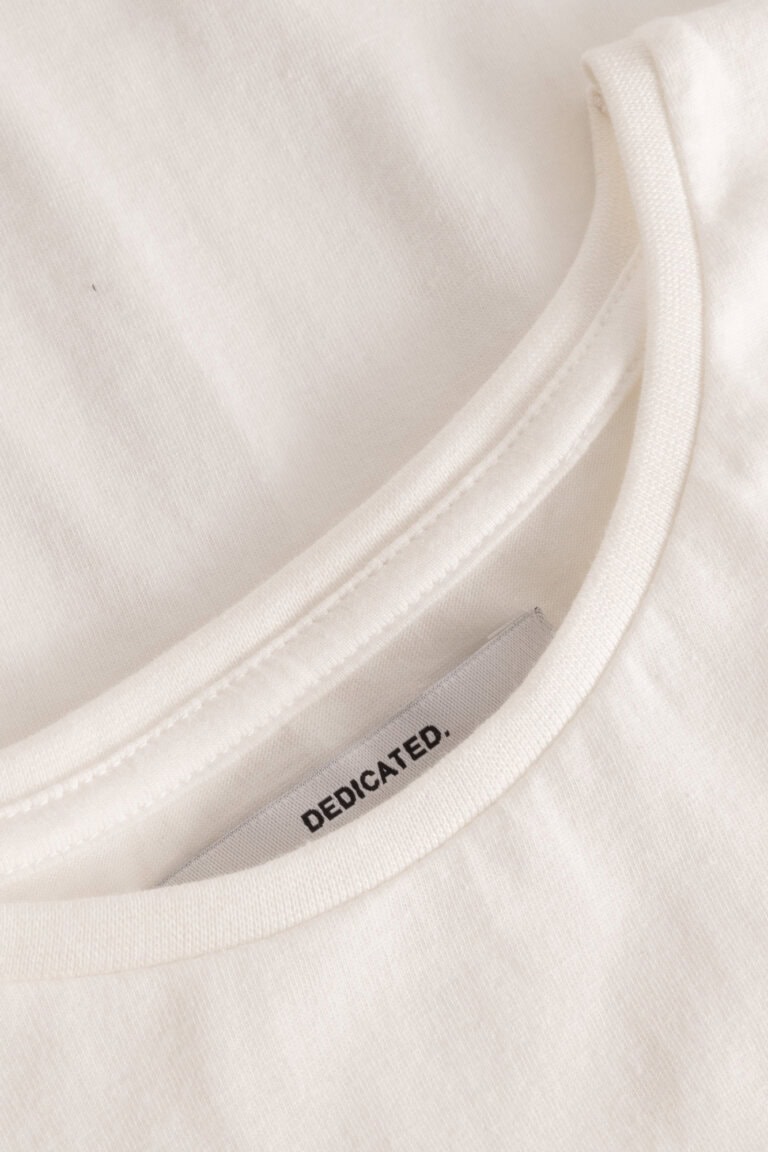 ekologisk t-shirt bas visby naturvit detalj halsringning